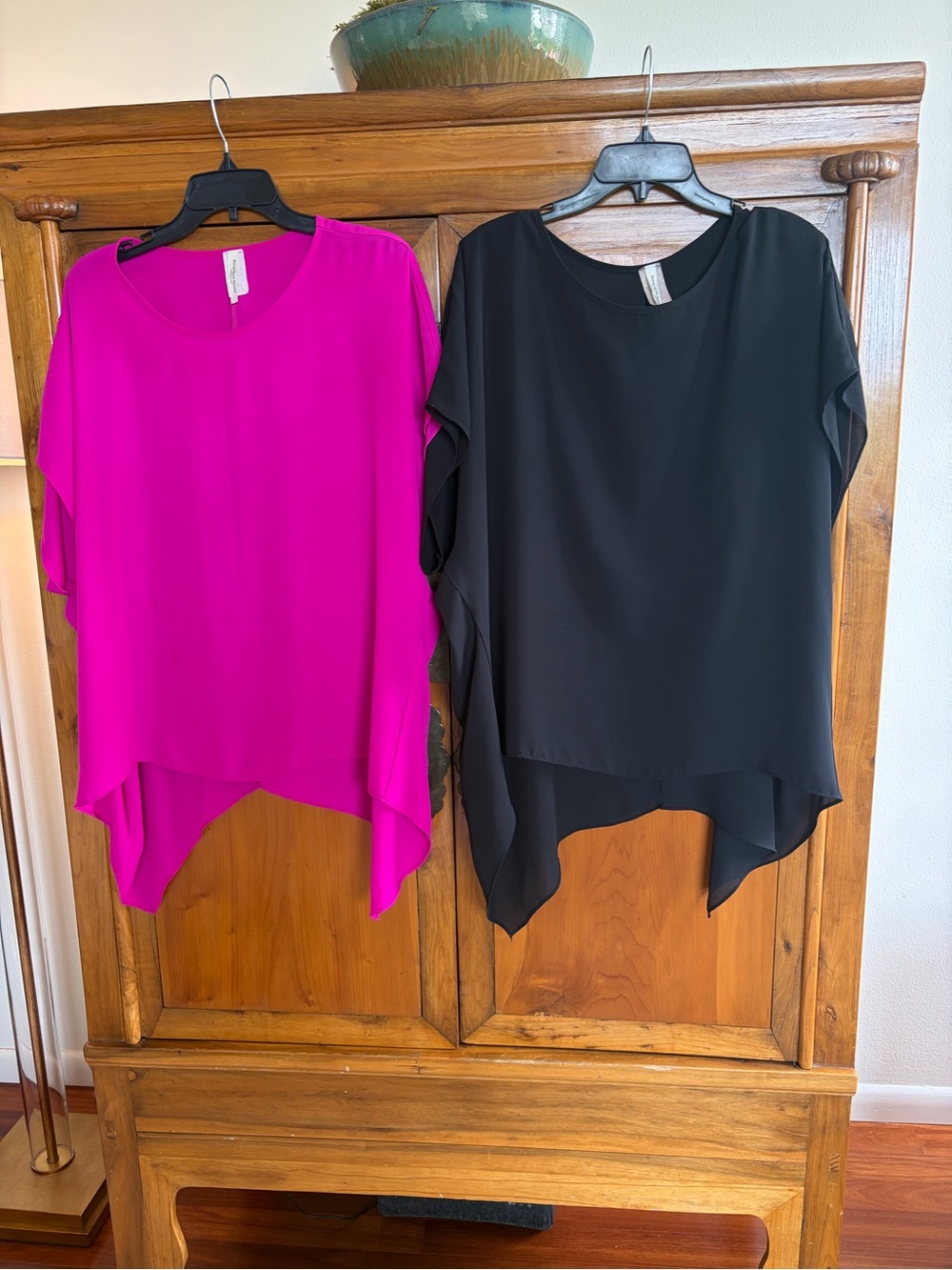 Two-bundle Women’s Top - hot pink and Black. One size